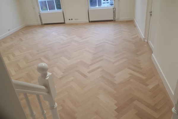 Afbeelding renovatie van parketvloer
